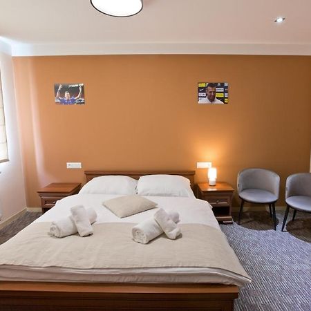 Restauracia Gol Hotel Oravske Vesele Eksteriør billede