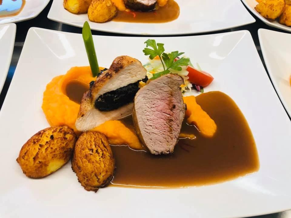 Restauracia Gol Hotel Oravske Vesele Eksteriør billede